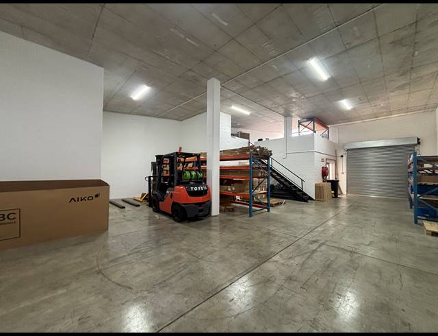 198M² WAREHOUSE TO LET IN FIRGROVE